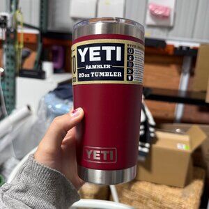NWT Yeti Rambler 20 oz Tumbler Harvest Red